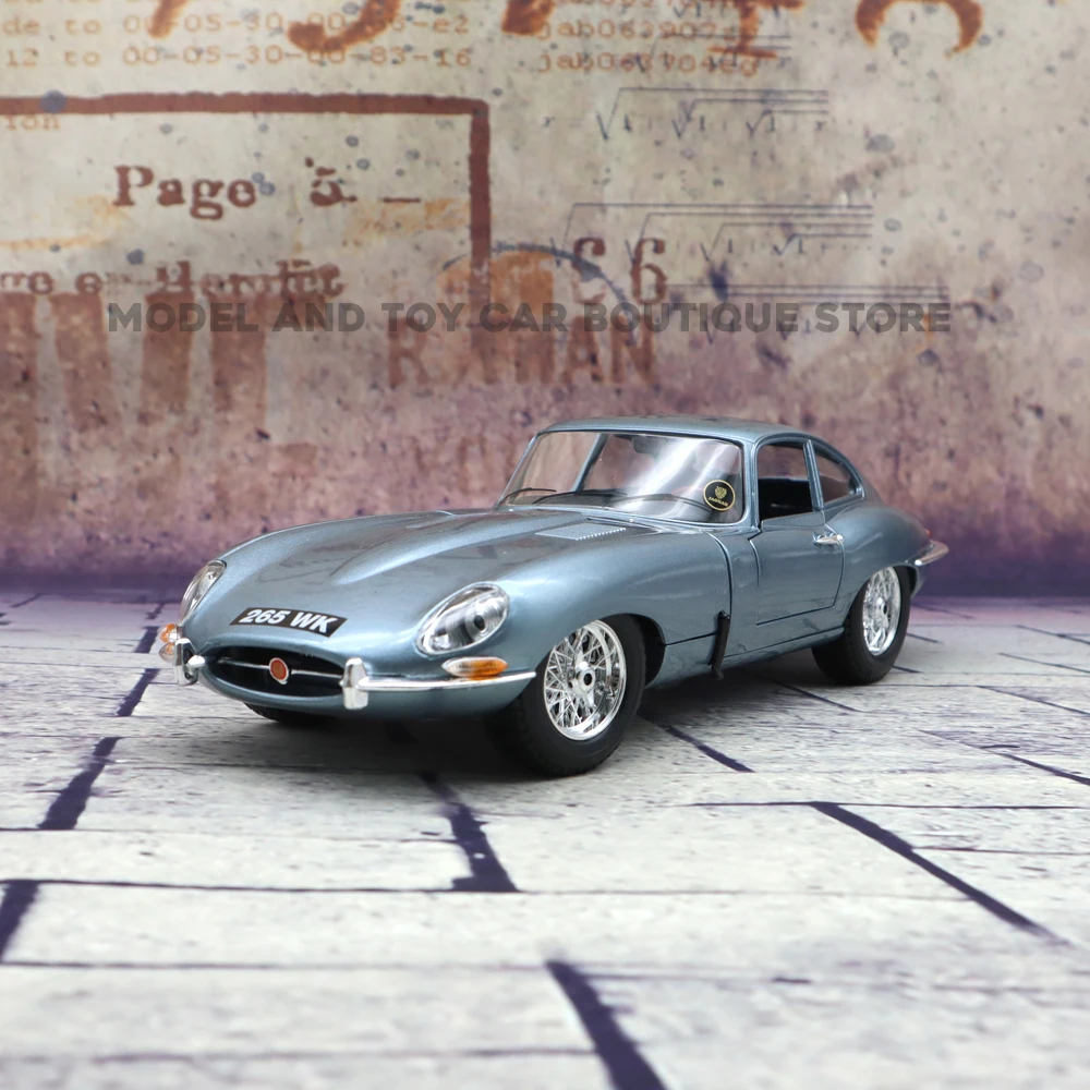 Коллекция 1/18 года, модель Jaguar E-type Coupe Bburago 12044, литые модели автомобилей, игрушки для мальчиков и девочек, подарки