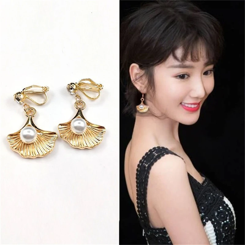 Серьги ракушки клипсы на гребешках с жемчужной подвеской болтающиеся покрытые