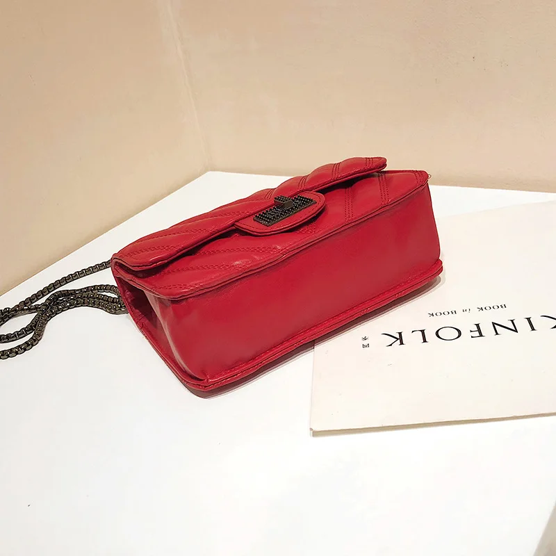 

2019 New Style Classic Triangular Arrowhead Car Suture Square Sling Bag Lock Shoulder WOMEN'S Bag