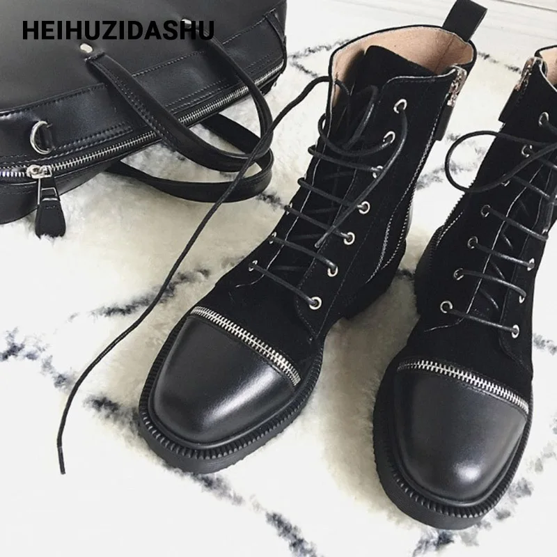 Женские массивные ботинки на шнуровке серебристые Дизайнерские ботильоны с