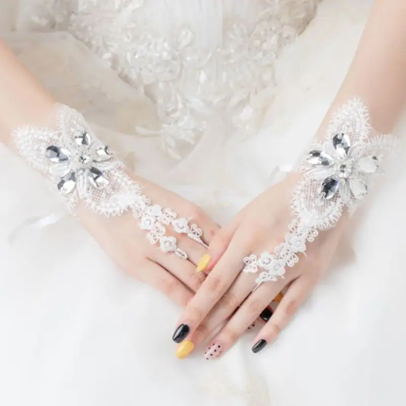 Вышивка с цветочным кружевом в форме капли воды Стразы Свадебные короткие перчатки без пальцев