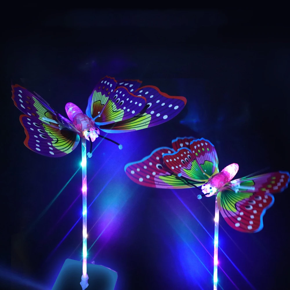 наклейки бабочки на стену. бабочки светящиеся в темноте крыльями. светящиеся бабочки в коробке. ночники для детей на стену. бабочка светится.