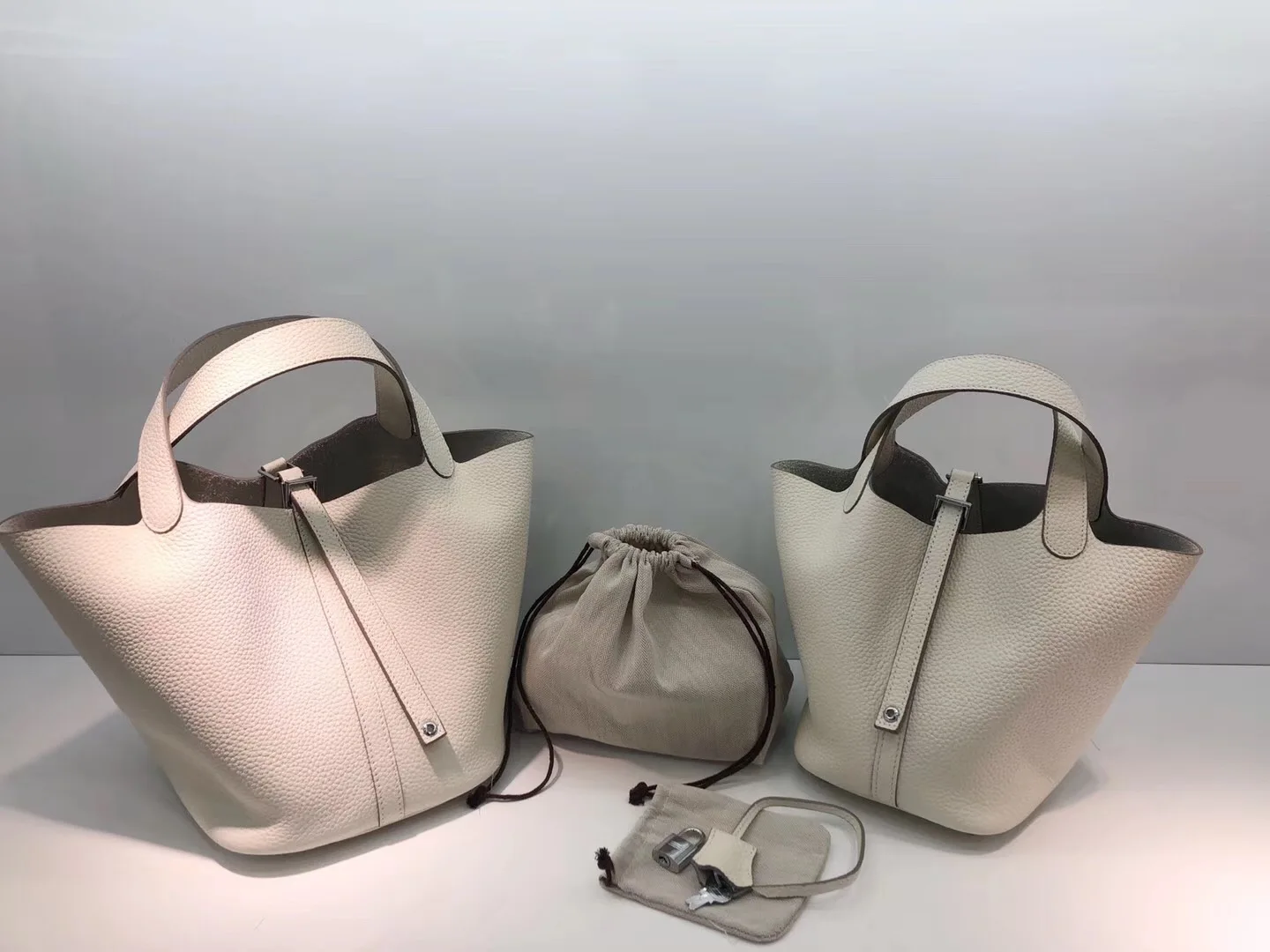 White upgrade Брендовая сумка из натуральной воловьей кожи, женская сумка-ведро, большой замок, дизайнерская Высококачественная сумка-тоут на плечо, Прямая, Ins - Цвет: White upgrade