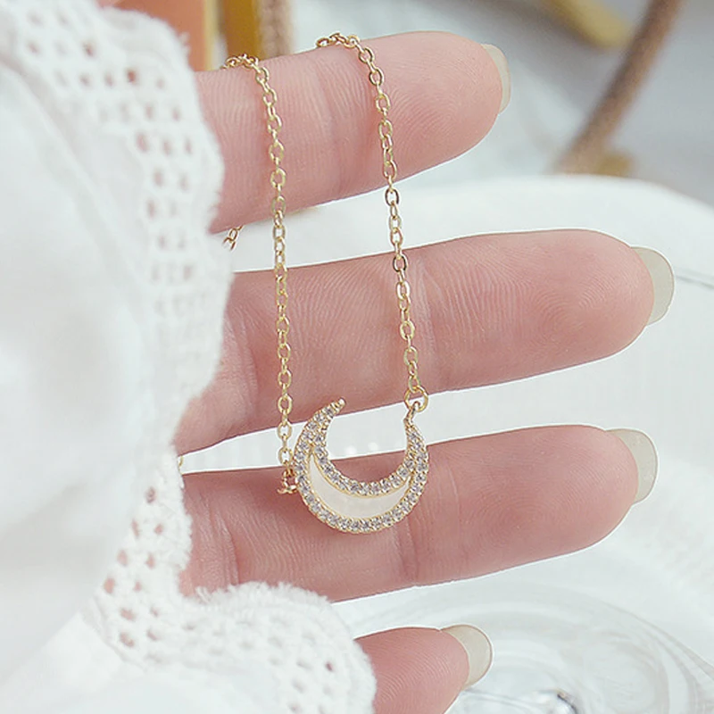 Korean Fashion Exquisite Moon Necklace for Women Vintage Zircon Clavicle Thin Chain Anniversary Wedding Jewelry Pendant Gift