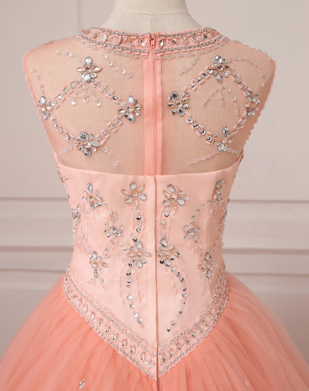 Quinceanera Dress Coral Scoop Sheer Neck Sleeveless Beaded Rhinestones Ball Gown Sweet 15 Dresses Tulle Party Gowns