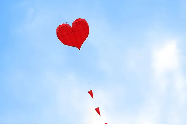 free shipping 5m love heart soft kite fly nylon fabric kite weifang big kite wheel walk in sky outdoor toys for adults ikite new 6