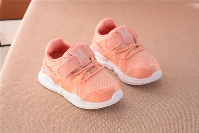 2019 Осенние новые модные дышащие розовые спортивные кроссовки для отдыха для девочек белые туфли для мальчиков Брендовая детская обувь