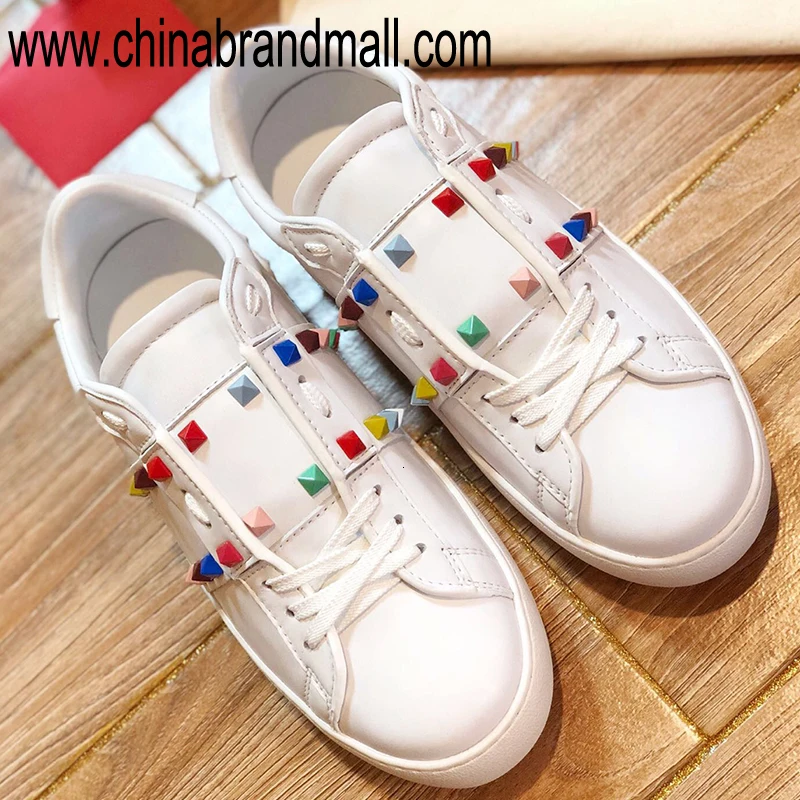 

Women Flat Shoes Rivet Designer Brand Luxury Women Shoes 2019 Fashion Women Flat Shoes With Platform
