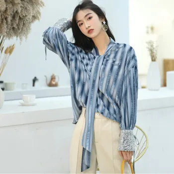 

LANMREM 2020 Spring Summer New Velvet Patchwork Striped Shirt For Women Long-sleeved Tie V Collar Fashion All-match Blouse QF294