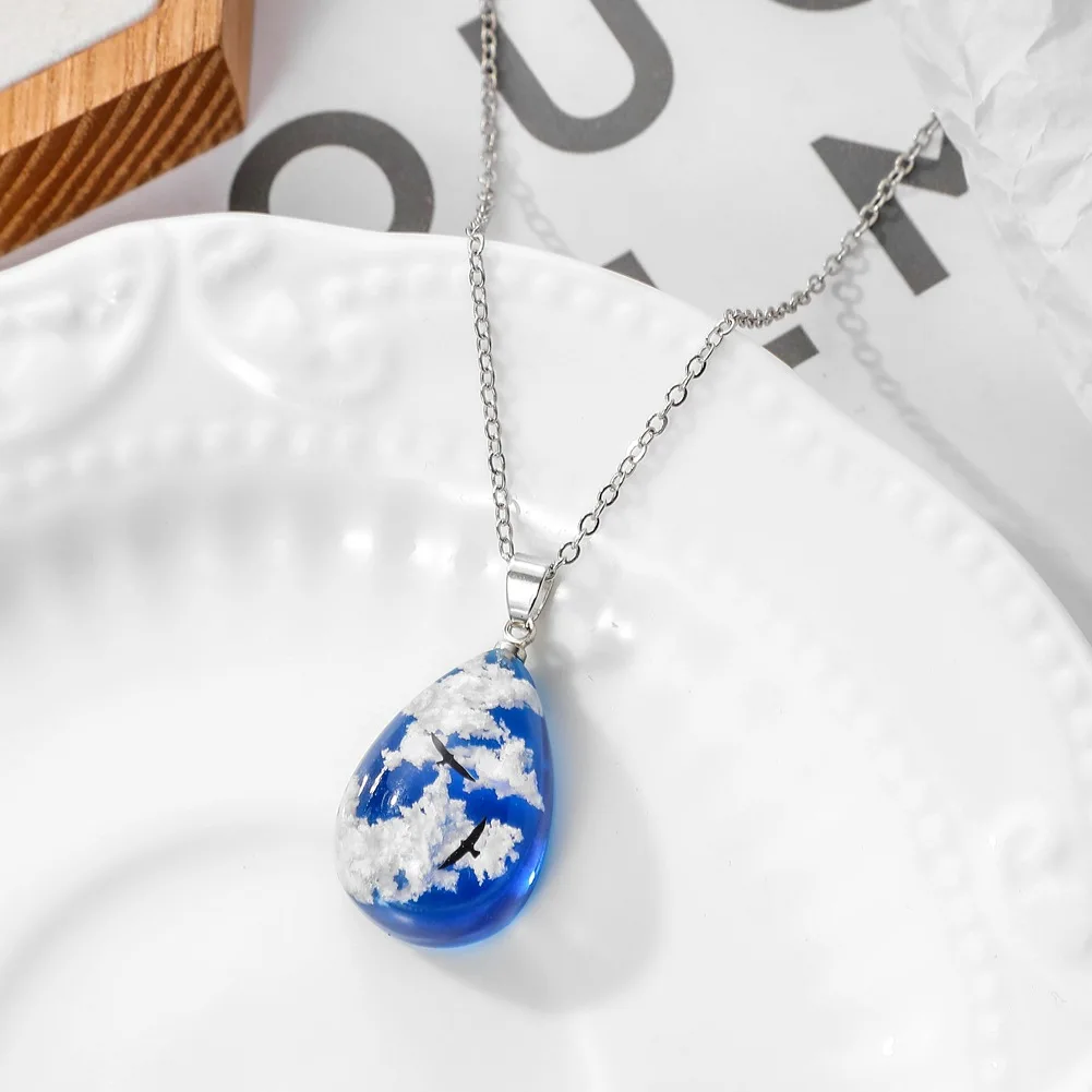 

Bohemia Style Blue Sky White Clouds Eagle Pattern Clear Resin Women Pendant Necklace Water Drop Shaped Lovers Necklace Jewelry