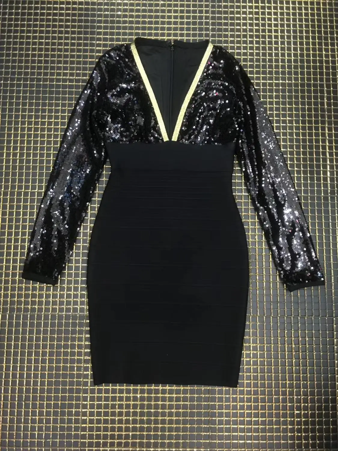 Women V Neck Sequined Dress Mini Black Bodycon Bandage Party Dresses Slim Lady Clubnight Sexy Vestidos Stunning Fashion Dress