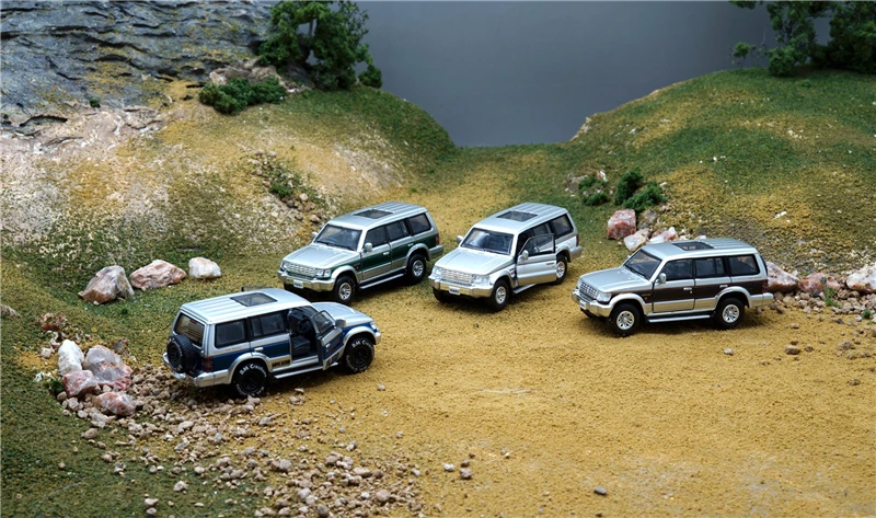 Модель автомобиля с литым давлением второго поколения Mitsubishi Pajeo 1:64|Наземный
