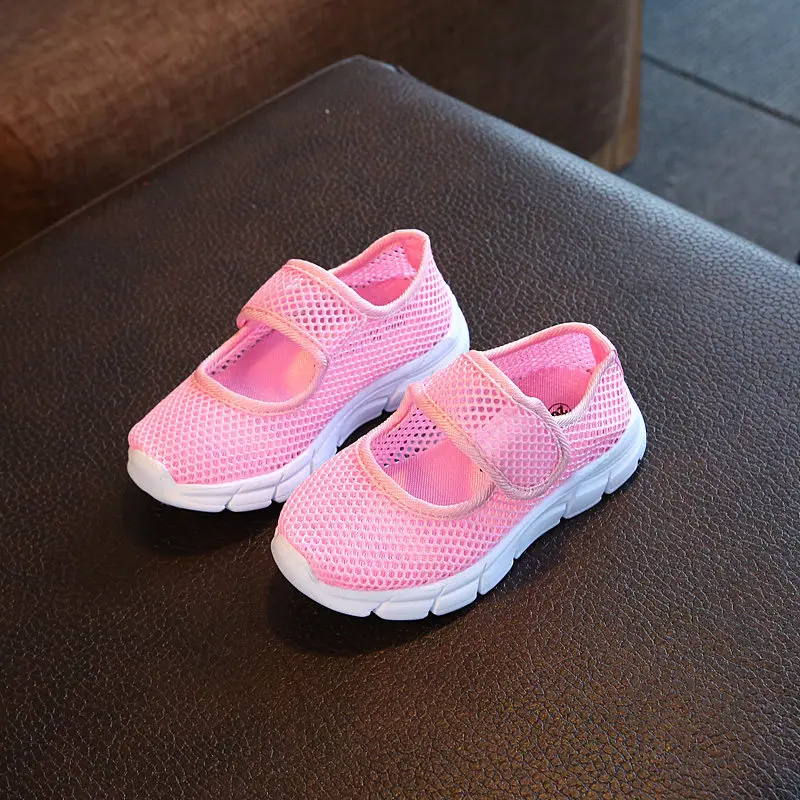 Детская летняя обувь для мальчиков и девочек; Детские пляжные сандалии из сетчатого материала; дышащий мягкий светильник; недорогие босоножки ярких цветов высокого качества - Цвет: Розовый
