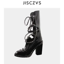 Ботинки из натуральной кожи высокого качества с цепочкой; сезон осень-зима; ботильоны черного цвета в байкерском стиле; обувь с цепочкой; Женские Сапоги выше колена на не сужающемся книзу массивном каблуке