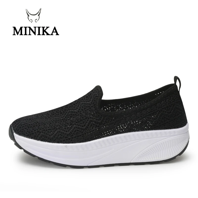 Женские кроссовки Minika кружевные туфли на платформе каблук 5 см тонизирующие