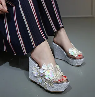

35 to 42 That-Bohemian Beautiful Flower Man-made Diamond Slanted Heel High Heel Slippers 6836