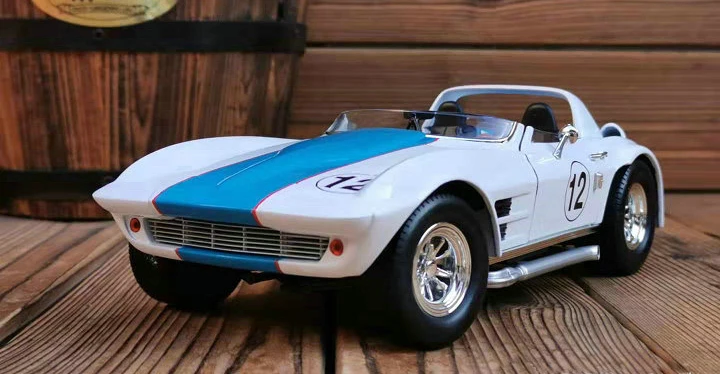 Хорошее 1:18 классический автомобиль 1964 модель ретро двери автомобиля может быть открыт сплав Коллекционная модель