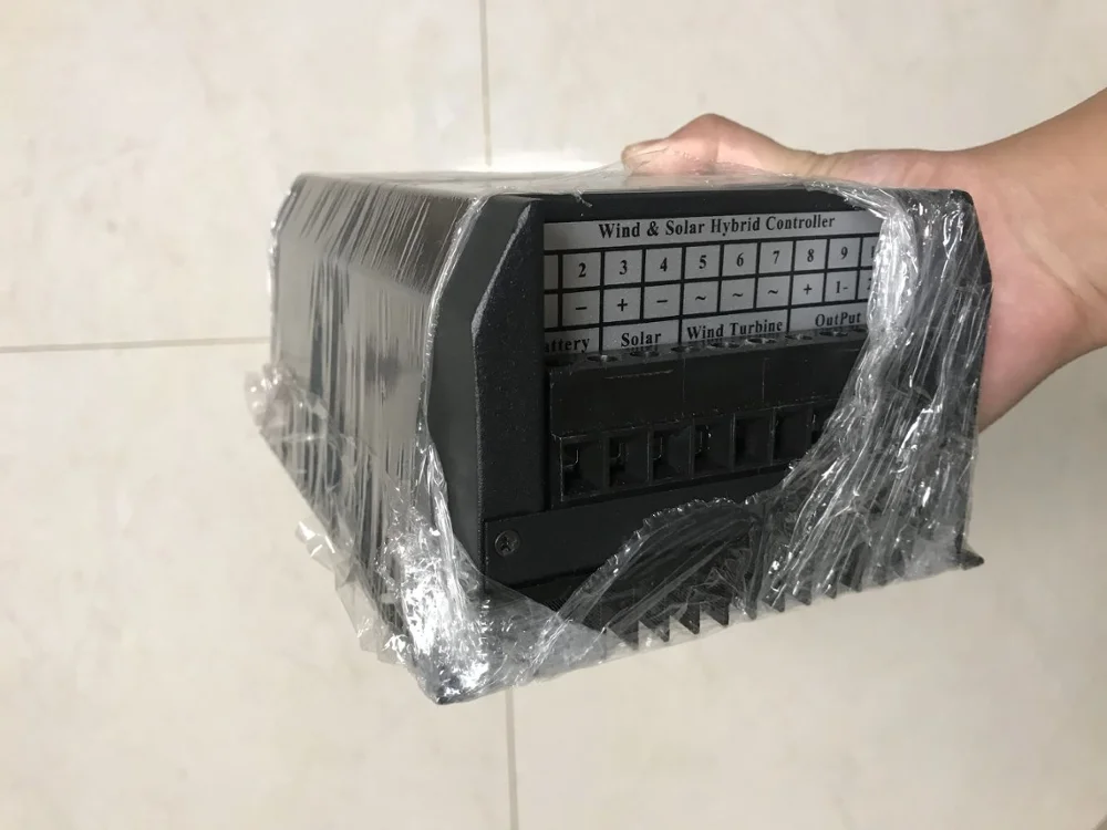 500 Вт 600 Вт 12/24V 48V солнечные фотоэлектрические сети, и он имеет высокую эффективность MPPT регулятором солнечного ветра гибридный контроллер заряда для фотоэлектрических систем для ветряные солнечные гибридные уличный светильник системы