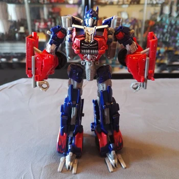 

Takara Tomy Deformation Robot PVC Metal Part Optimus S712 Autobots Robots Boy Birthday Gifts Transformers Toy