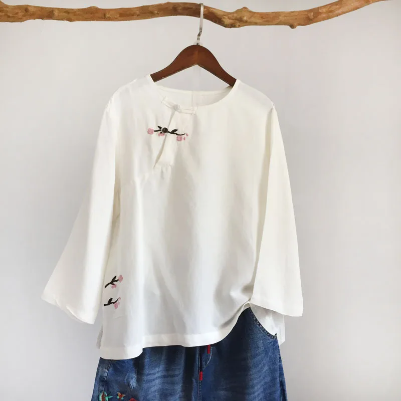 

Autumn New Embroidered Plate Buckle Round Neck Nine-sleeve Cotton Linen Shirt Female Retro Art Fan Embroidery T-shirt