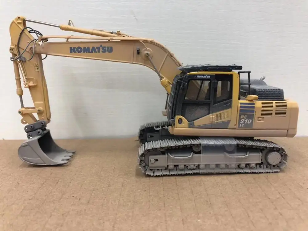 Универсальный хобби 1/50 Komatsu грязный PC210LC-11 литой экскаватор модель UH8144