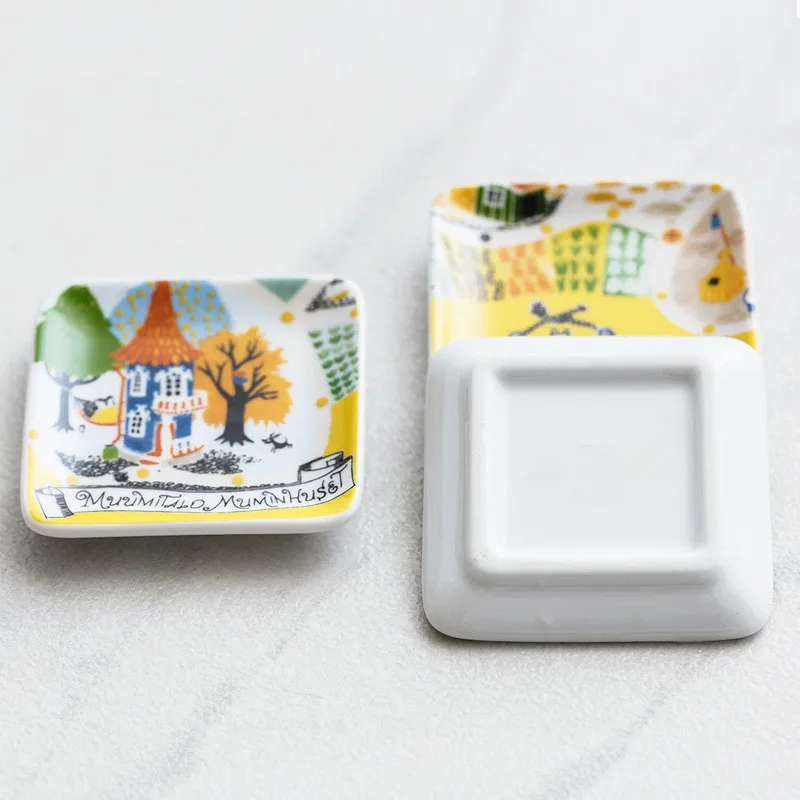 

Cartoon ceramic chopsticks and spoon holder Finnish family square ornament Moomin family snack dish tomato sauce dish WSHYUFEI