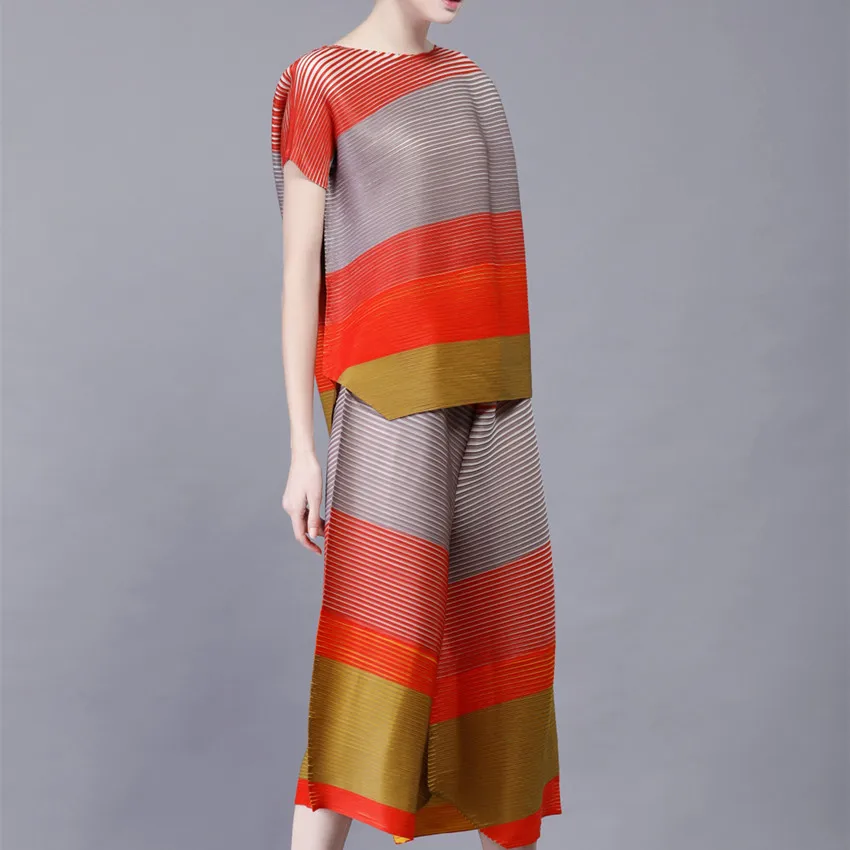 Zomer Nieuwe Streep Losse Gevouwen Korte mouwen T-shirt + Breed-legged Broek Twee-delige Set Gratis verzending