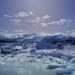 Айсберги плавающие на воде Vatnajokull Fjallsarlon Jokulsarlon Lagoon Iceland постер печать (30x14) | Дом и