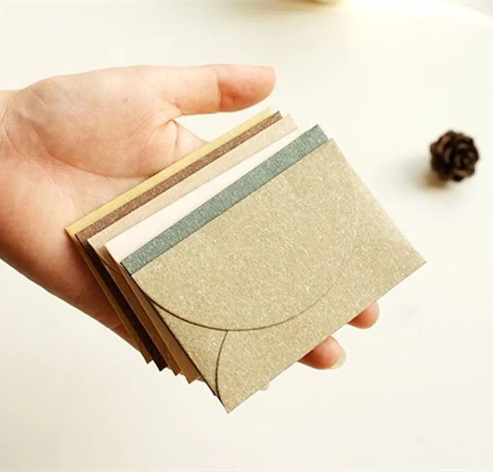 Бумага конверты купить. Бумажный конверт. Маленький конверт. Маленькие картонные конверты. Конверт из крафтовой бумаги.