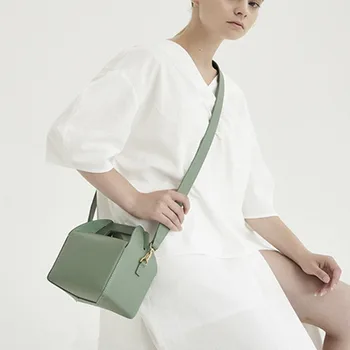 

[Super Seabob] 2020 Summer New Woman Green White Color Wide Single Strap Box Square Shape PU Leather Solid Meesenger Bag LM578
