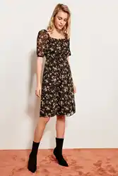 Trendyol черное цветочное Узорчатое платье с разрезом на воротнике Karen TWOSS19DU0079