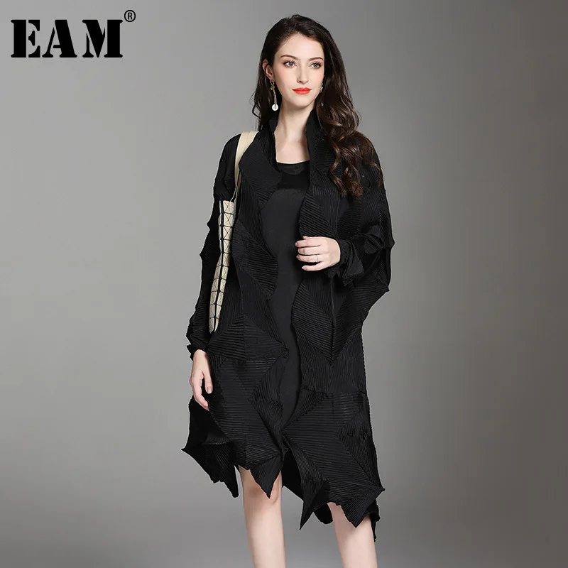 

[EAM] 2019 New Autumn Winter V-collarl Long Sleeve Black Fold Irregular Big Size Pleated Jacket Women Coat Fashion Tide JL313