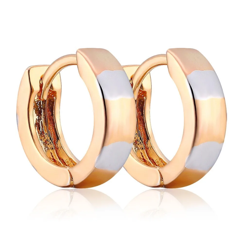 Girls hoop earrings gold color Girls hoop earrings gold color
