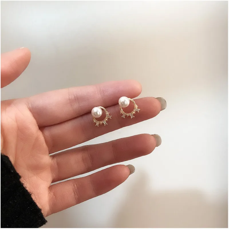 

2019 Japan Korean Baroque Pearl Stud Earrings Geometric Irregular Hollow Shiny Crystal Jewelry Fashion For Women Earrings Beach