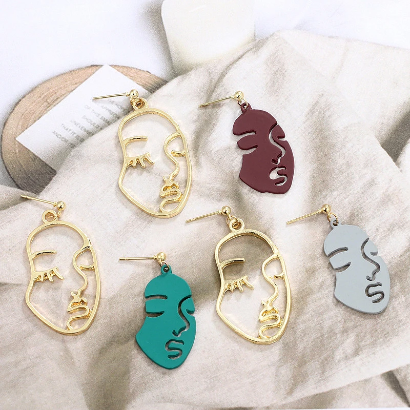 

2019 New Girls Funny Face Earrings Retro Metal Alloy Fashion Asymmetric abstraction Hollow Out Dangle Earrings New earring Face
