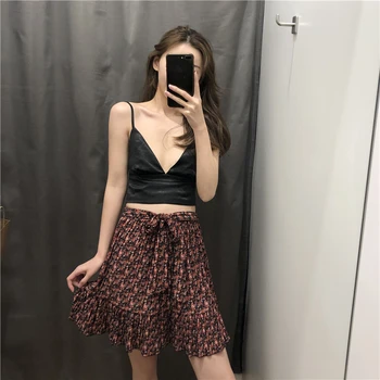 

2019 Spring and summer new black V-neck sling shirt + printed mini skirt