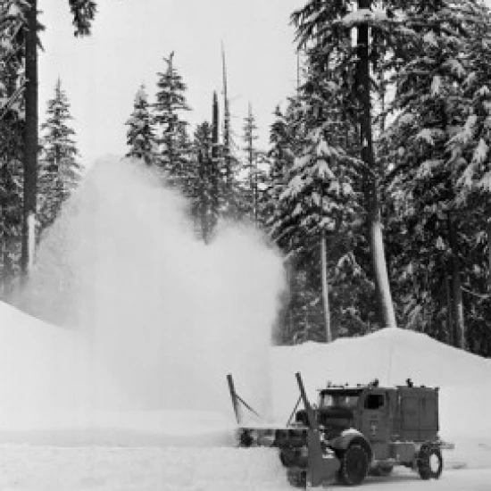 Snowplow on a road Washington State USA Poster Print (18 x 24) | Дом и сад