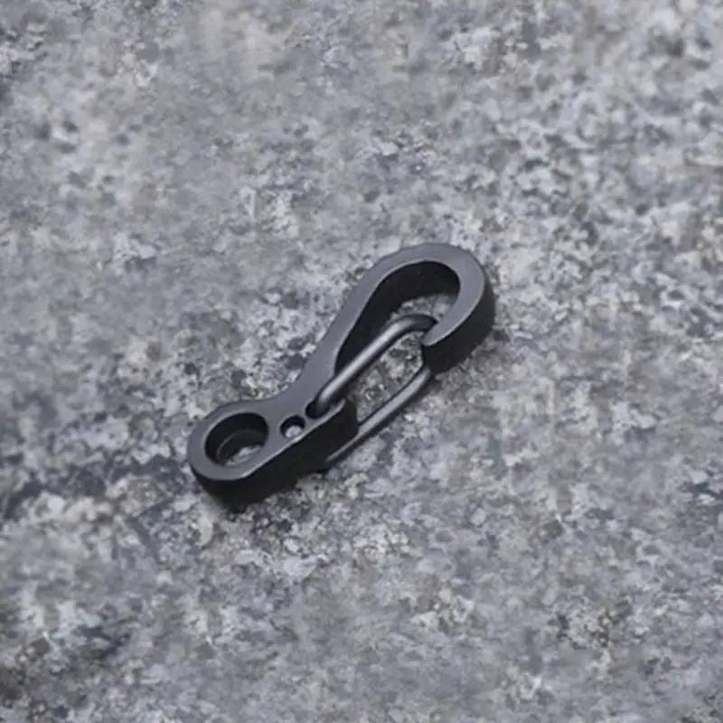 1 قطع البسيطة Carabiners الربيع على ظهره المشابك تسلق اكسسوارات EDC المفاتيح التخييم السنانير Paracord أدوات تكتيكية لحفظ الحياة أدوات