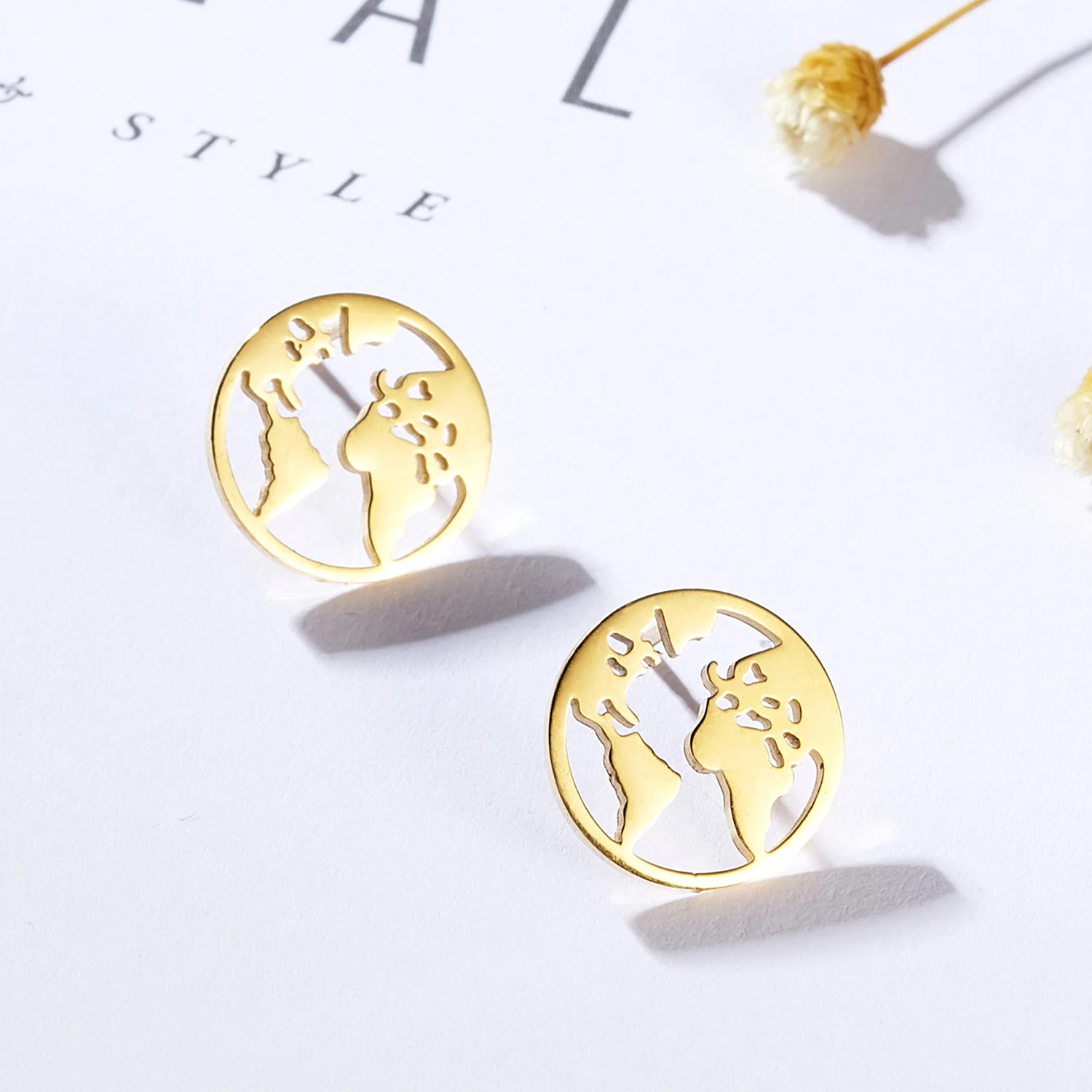 

RINHOO Stainless Steel World Map Earrings for Women Travel Gift Vintage Globetrotter Earth Round Stud Earrings Ear Jewelry Gift