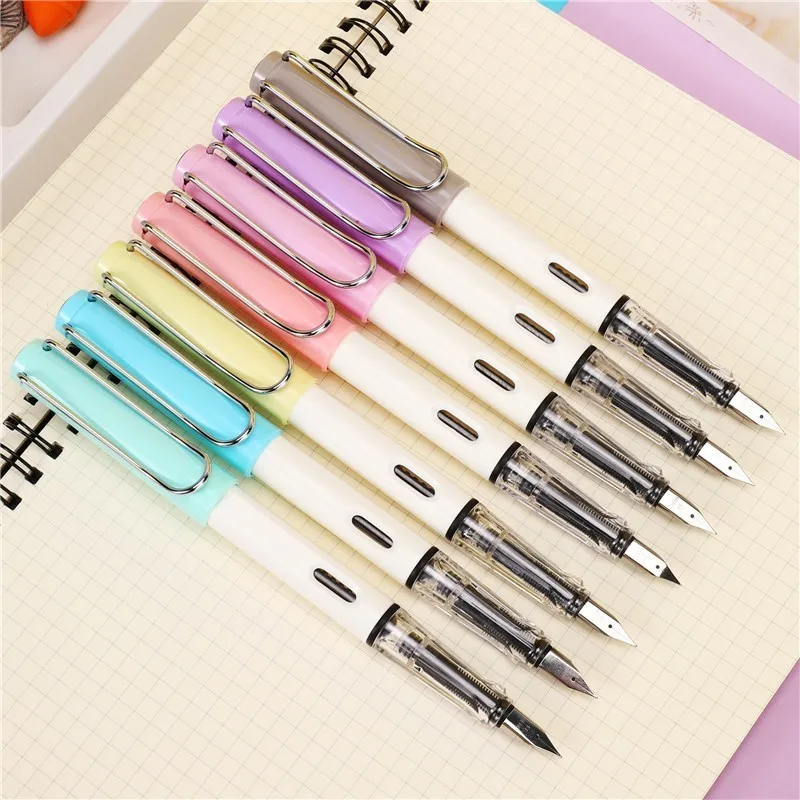 перо канцелярское. канцтовары перо. канцтовары перо. канцтовары перо. ручка из гусиного пера с чернилами.