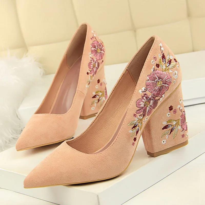

Embroider Women Pumps 8.5cm High Heels Pointed Toe Dress Wedding Pumps Comfortable Ladies Elegant Shoes Woman DS-A0315