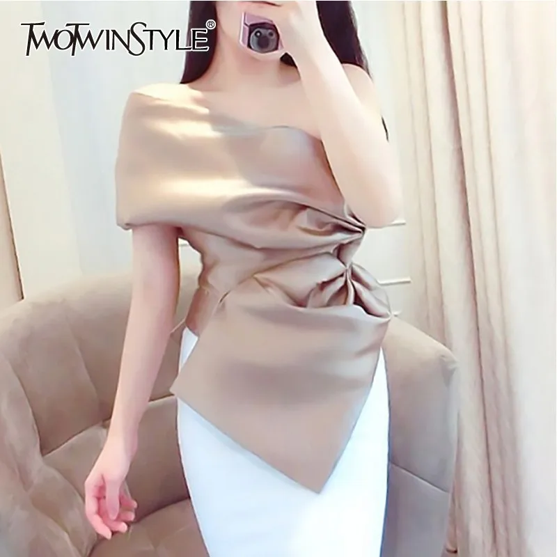 Женская Асимметричная блузка TWOTWINSTYLE Весенняя однотонная с открытыми плечами без