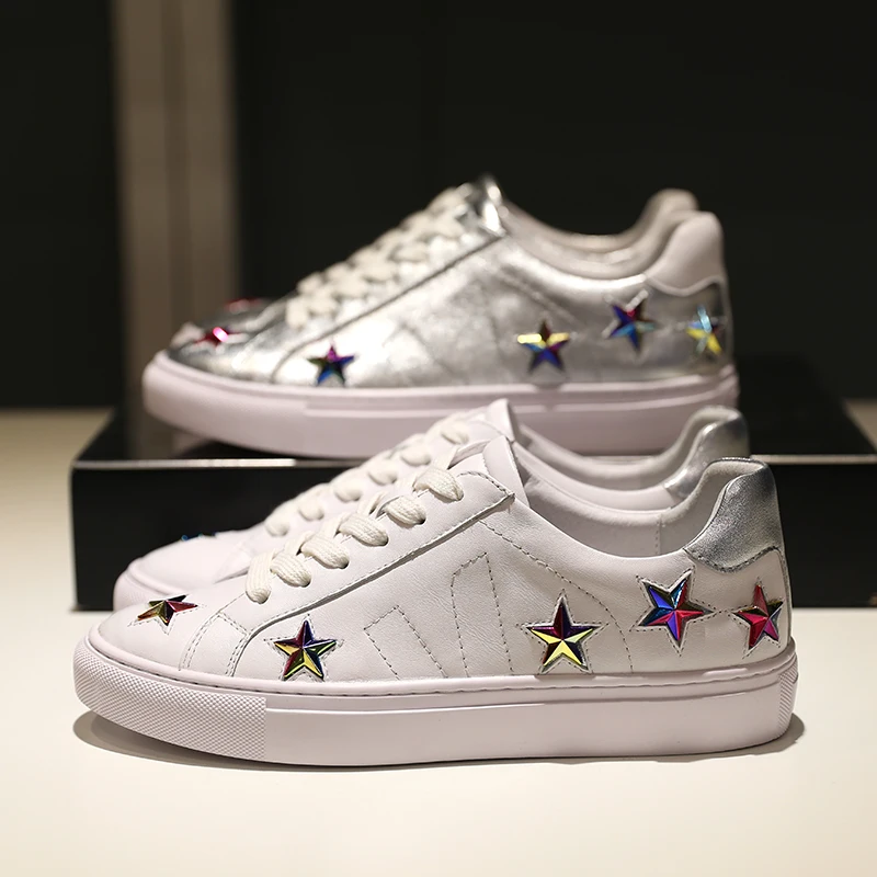2019 Argent Blanc Celebrity Femmes blanc De Cuir Étoile Tennis Chaussures Mode Plates Métal Européenne En Déco RLA543j