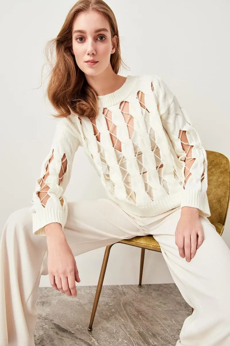 

Trendyol Ecru Knitwear Sweater TCLSS19FV0017