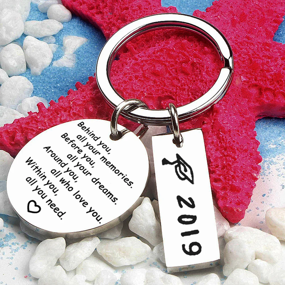 

2019 Girl Boy Student Engraved Class of Graduation Keychains Round Silver Stainless Steel Letters Pendant Key Rings For Gifts