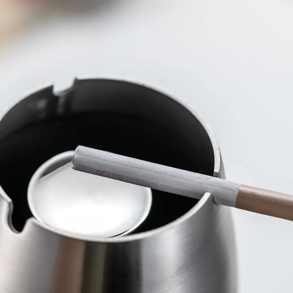 

Windproof Ashtray Stainless Steel Tabletop Ashtray Cigarette Cigar Ash Holder with Column Bracket Ash Tray for Hotel Home Office