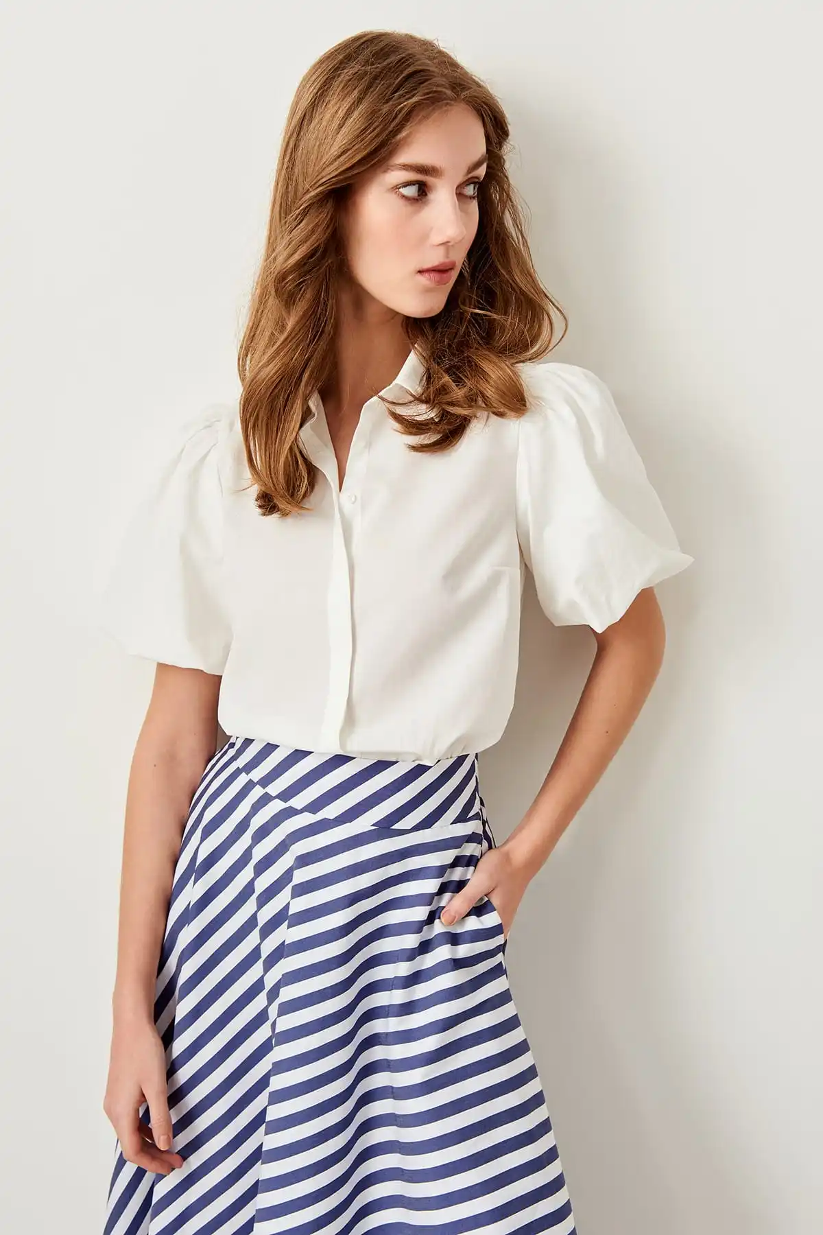

Trendyol Handles Handle White Shirt TWOSS19AA0026