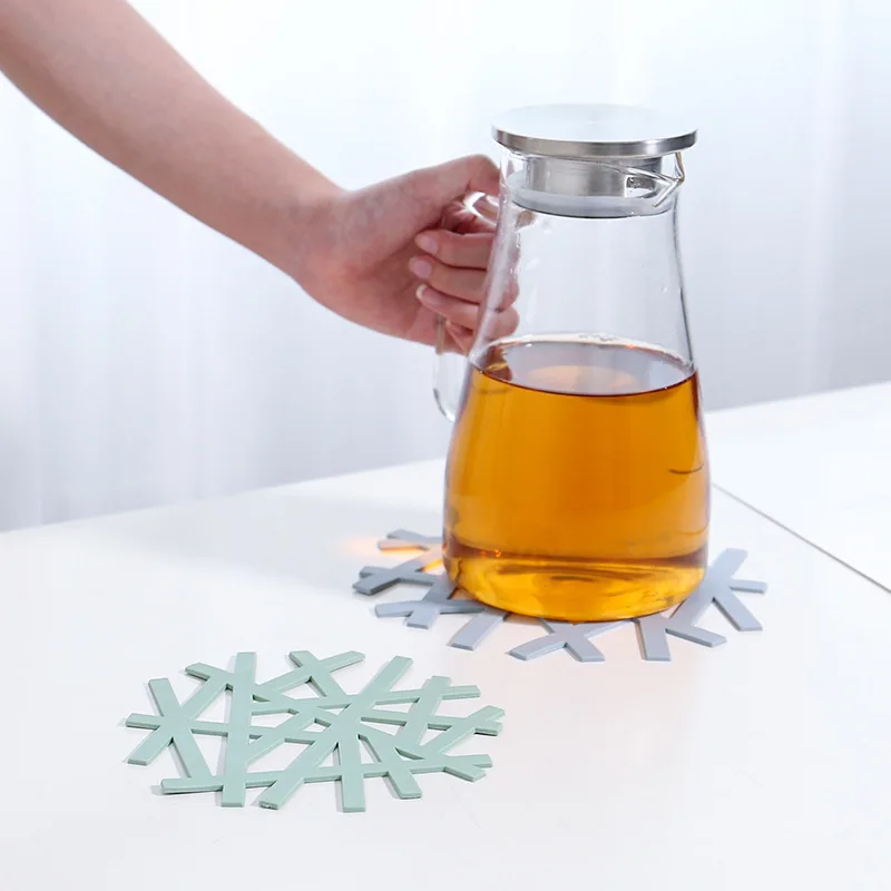 Nordic Style Snowflake Placemat Kitchen Table Mats Simple And Creative Mug Coaster Heat-resistant Kitchen Accessories