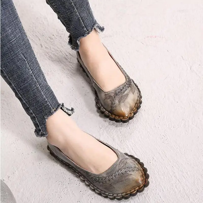 

Women Leather Loafers Pointed Toe Low Heel Boat Shoe Spring 2019 Handmade Genuine Leather Women Flats Soft Bottom Gray Moccasin