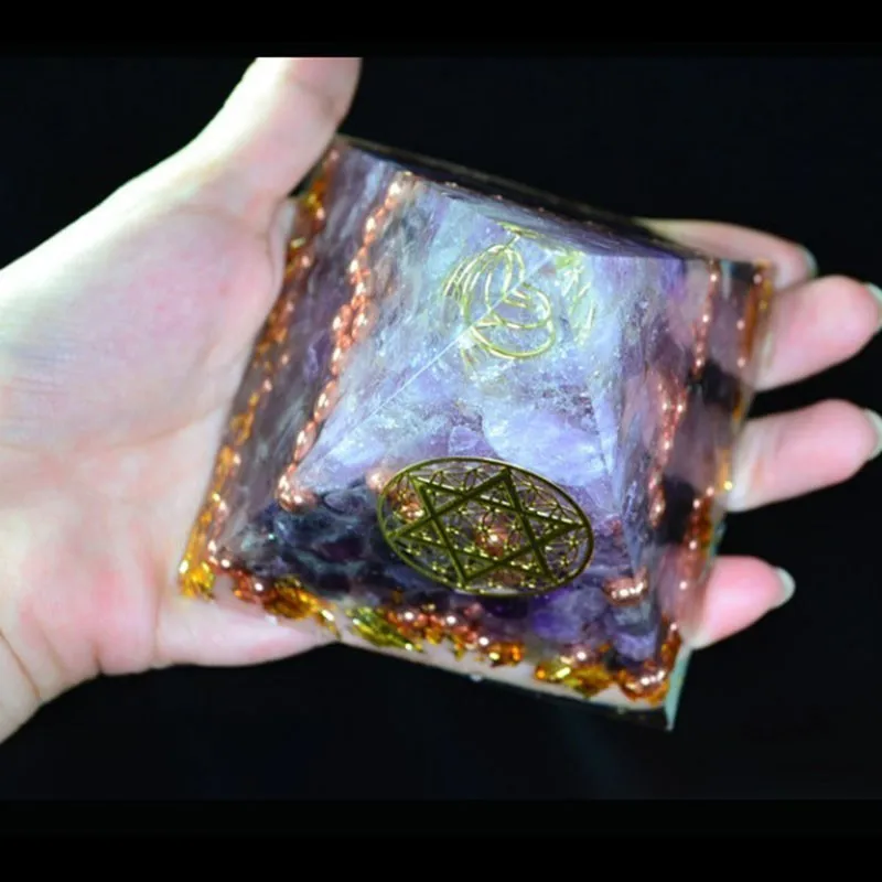 Рисунок 2 - Оргонит Energy Rune пирамида из аметиста Augen Auger